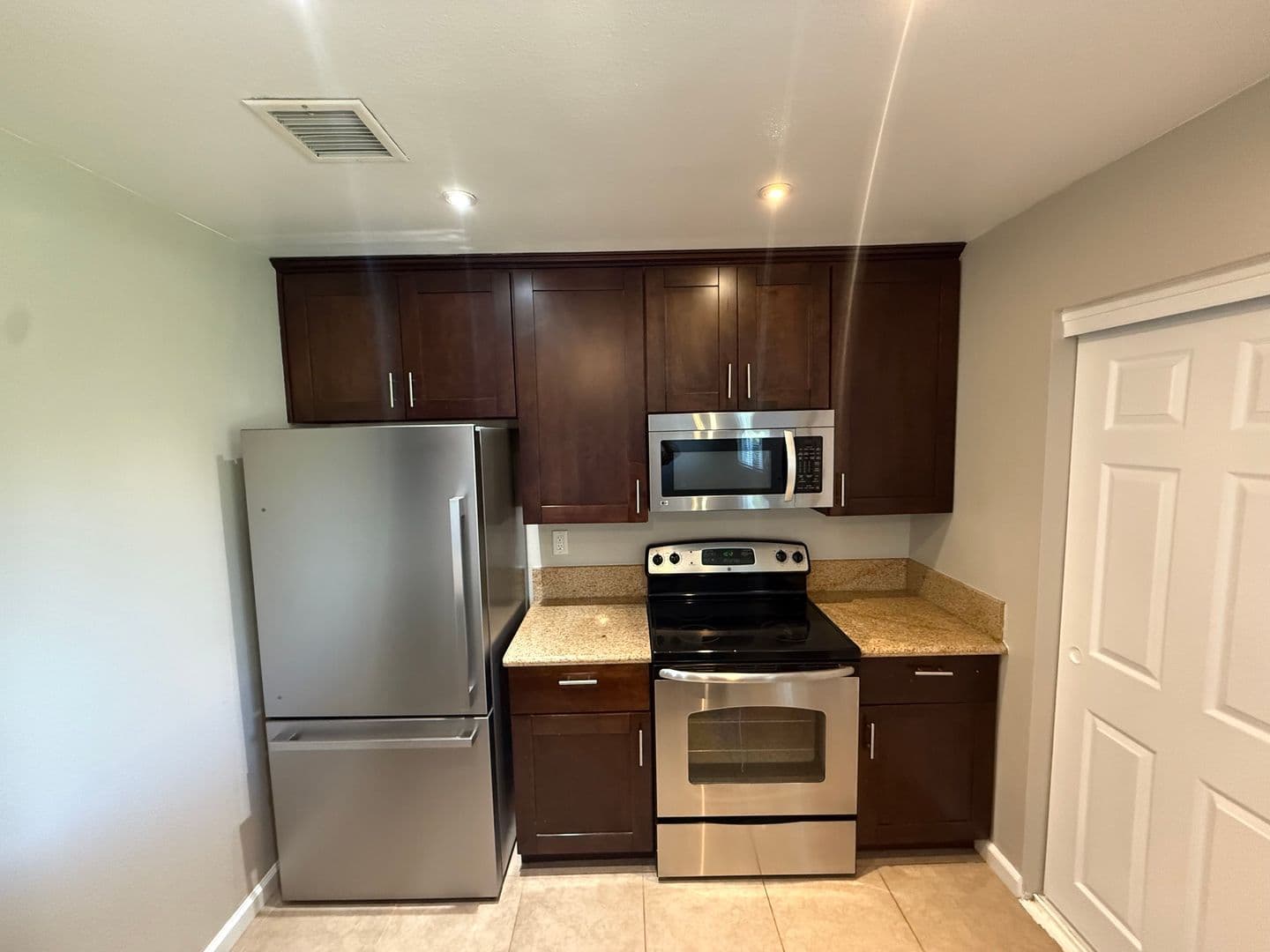 Lakeside Condo: 12147 Wintergreen Dr.  #1
