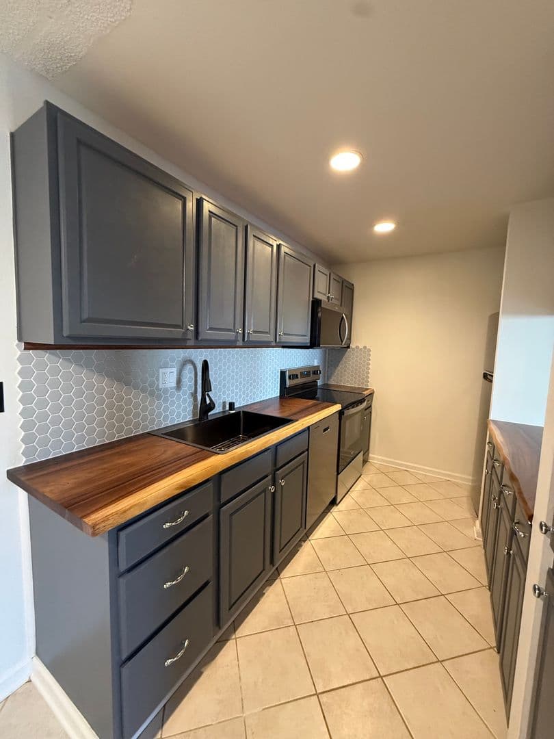 La Mesa Apartment: 5700 Baltimore Dr #55