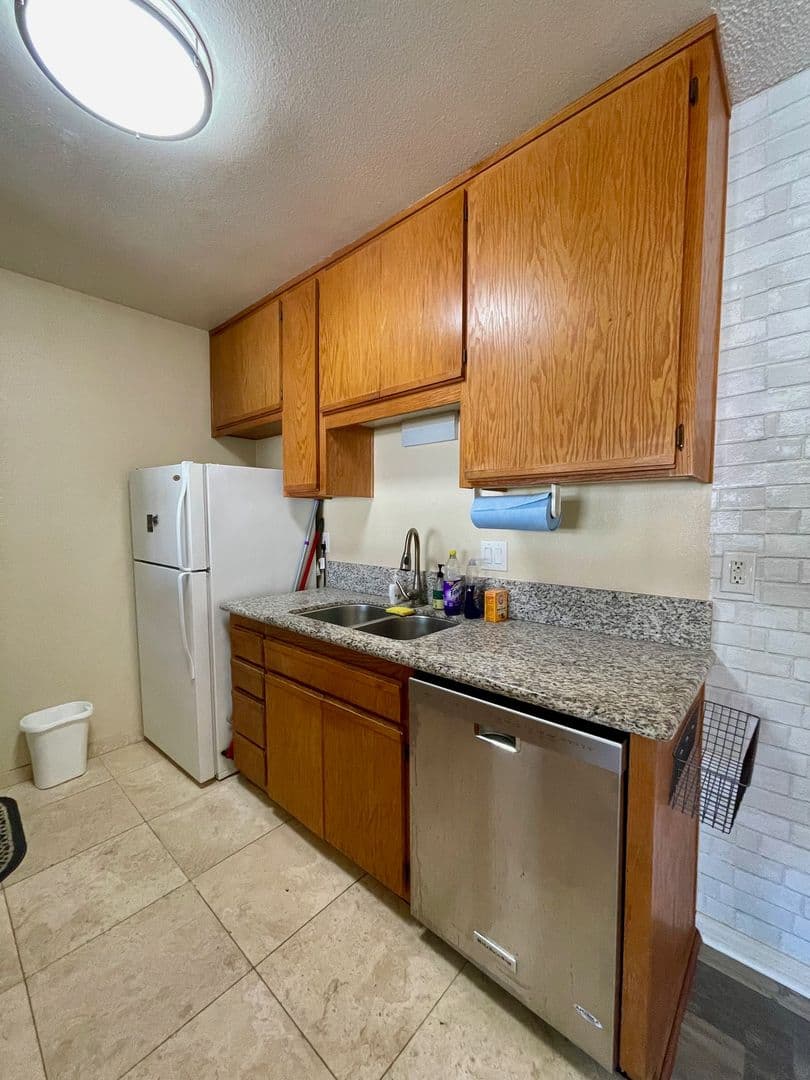 Lakeside House: 12716 Lakeshore Dr. #I
