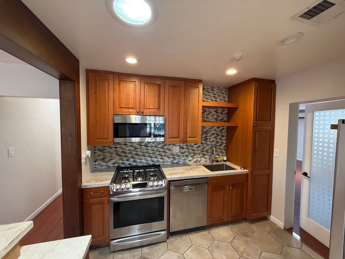El Cajon House: 334 Roanoke Rd.