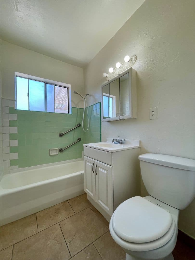 El Cajon Apartment: 321 Roanoke Rd.