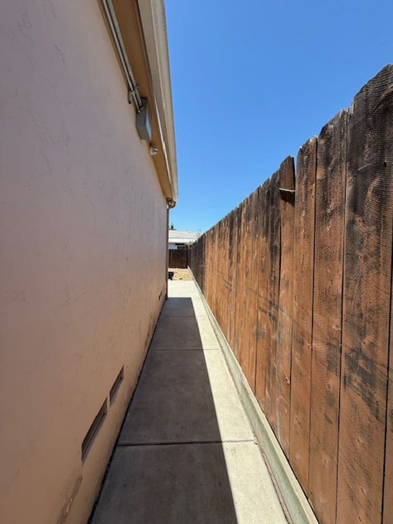 El Cajon House: 334 Roanoke Rd.