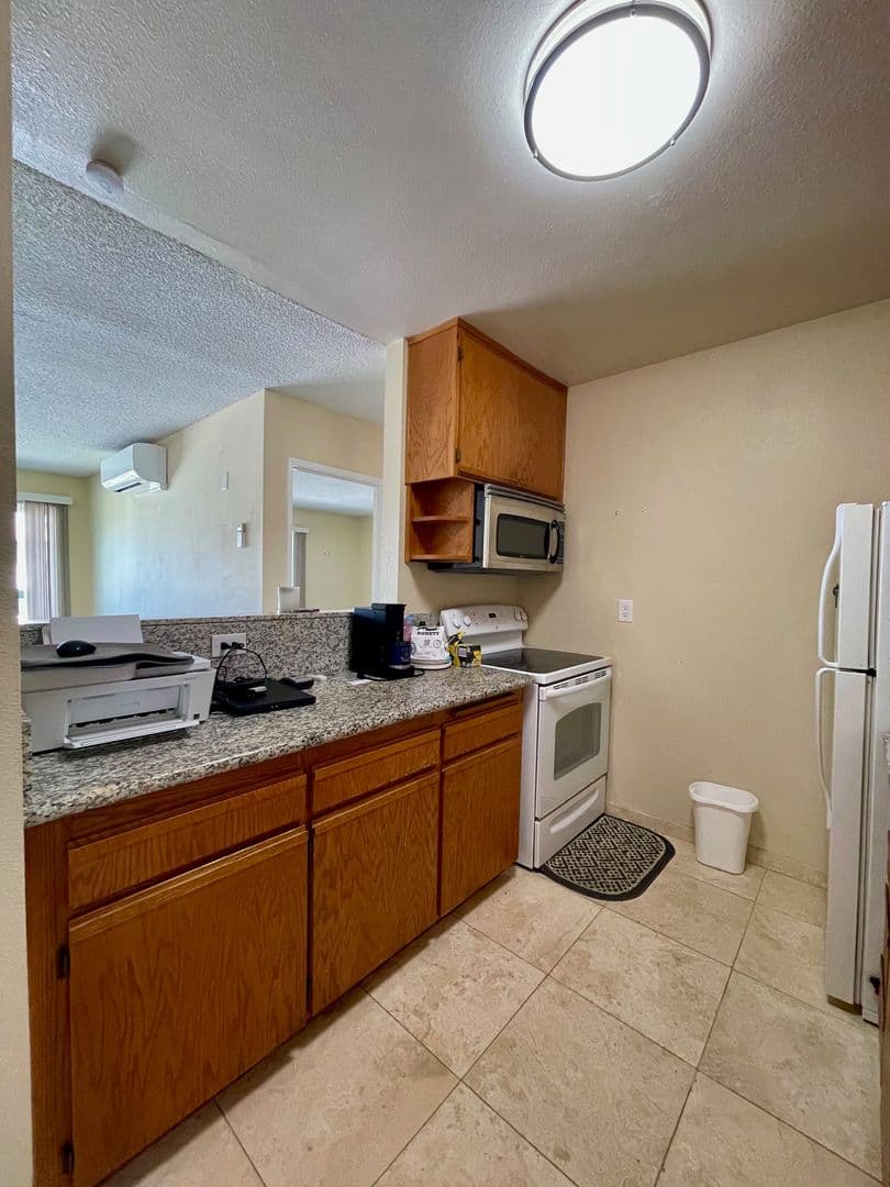 Lakeside House: 12716 Lakeshore Dr. #I