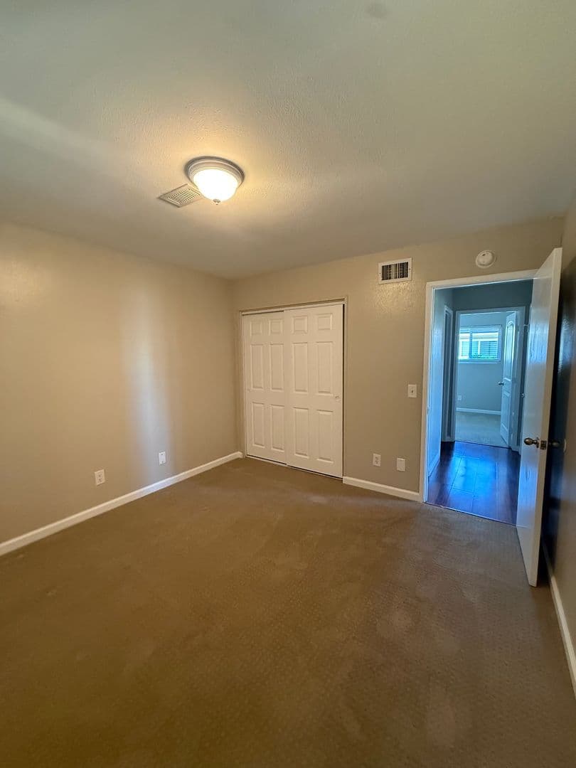 Lakeside Condo: 12147 Wintergreen Dr.  #1