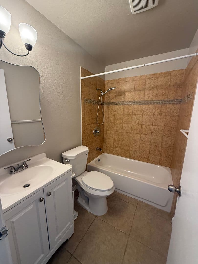 Lakeside Condo: 12147 Wintergreen Dr.  #1