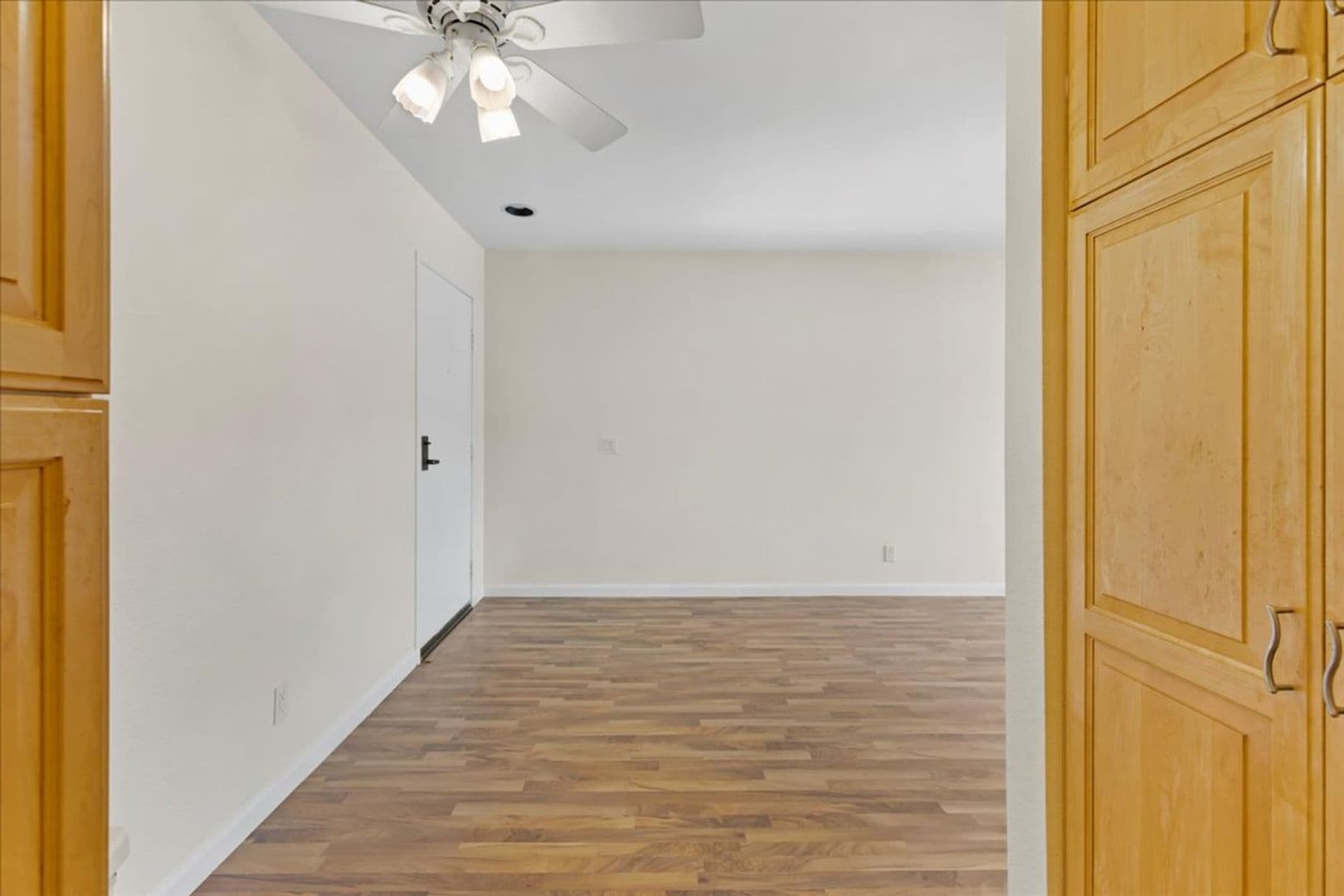 San Diego Condo: 6350 Genesee Avenue  #220