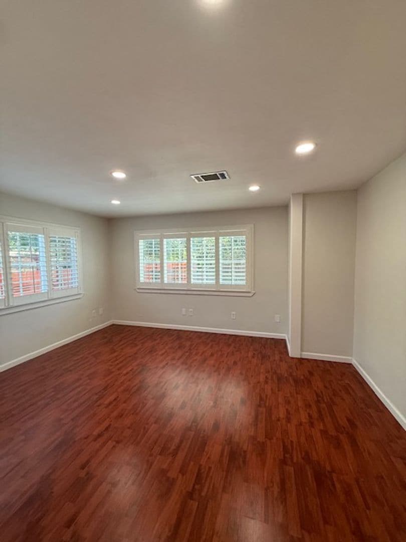 El Cajon House: 334 Roanoke Rd.
