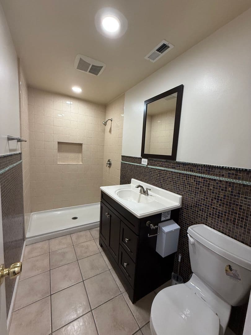 El Cajon House: 334 Roanoke Rd.