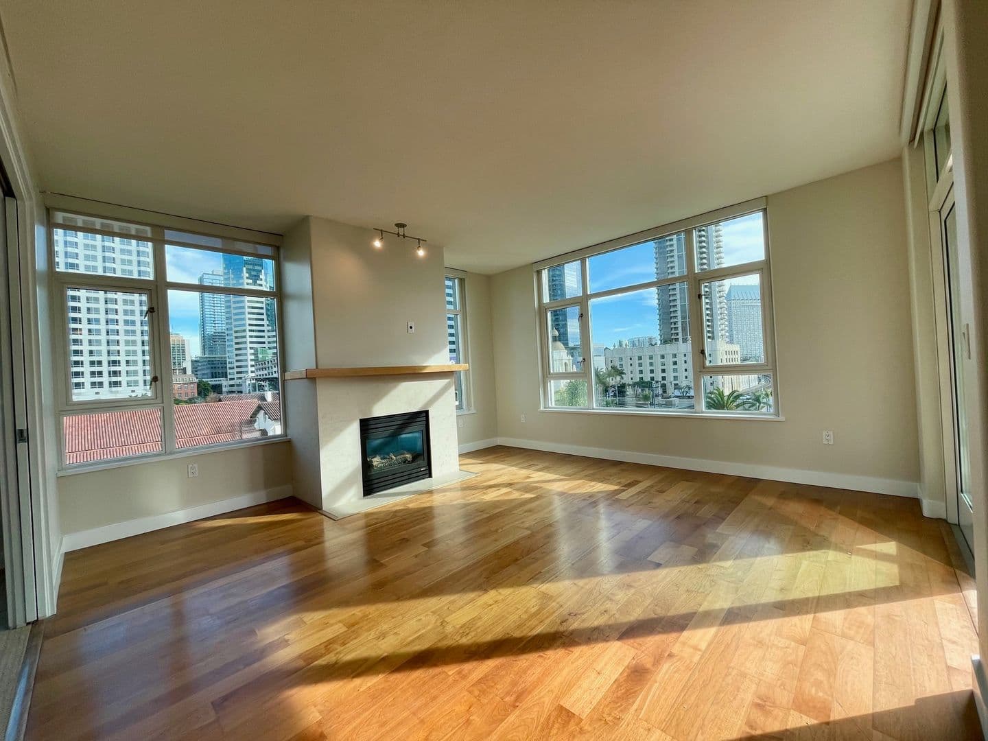 San Diego Condo: 1199 Pacific Hwy #604