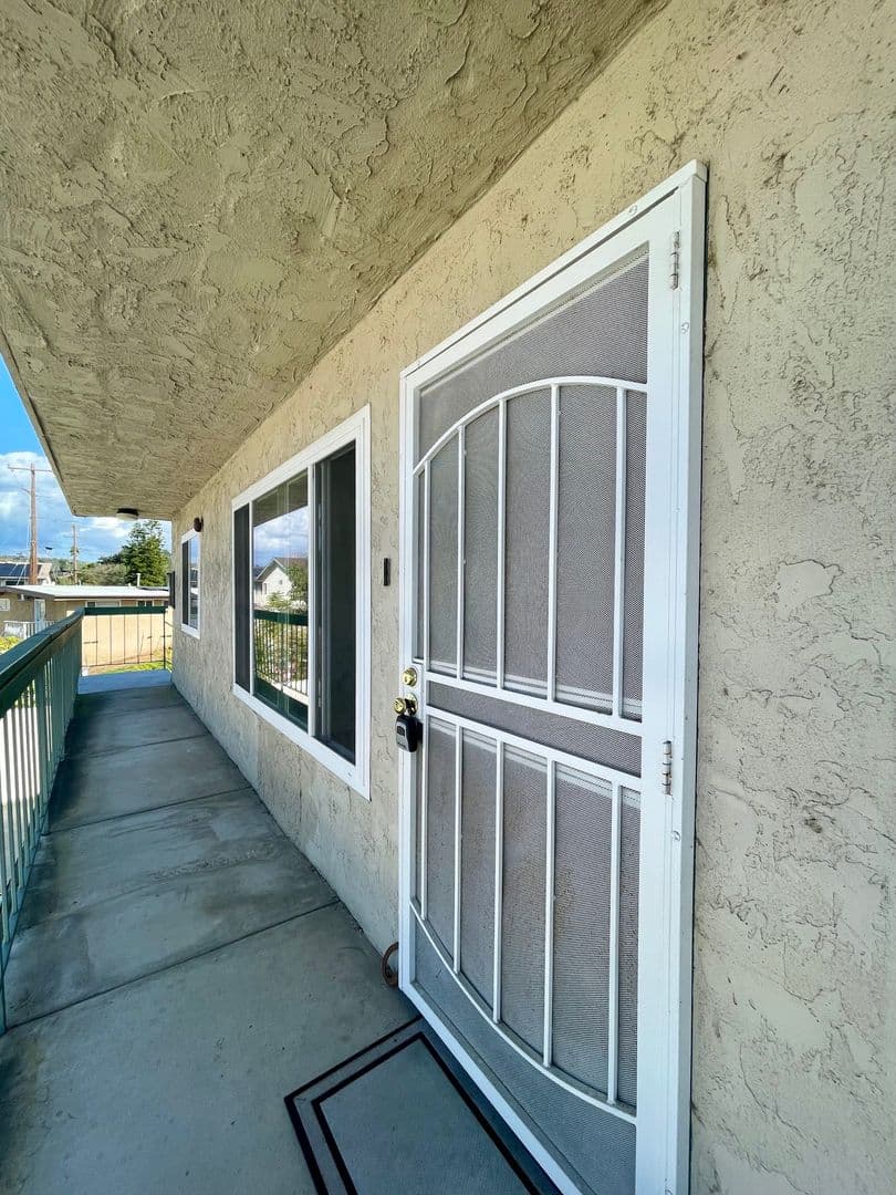 Lakeside House: 12716 Lakeshore Dr. #I