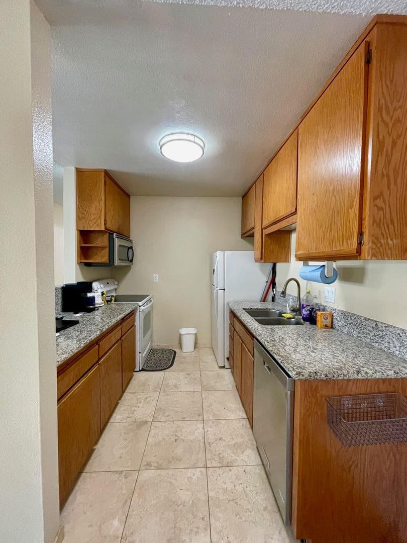 Lakeside House: 12716 Lakeshore Dr. #I