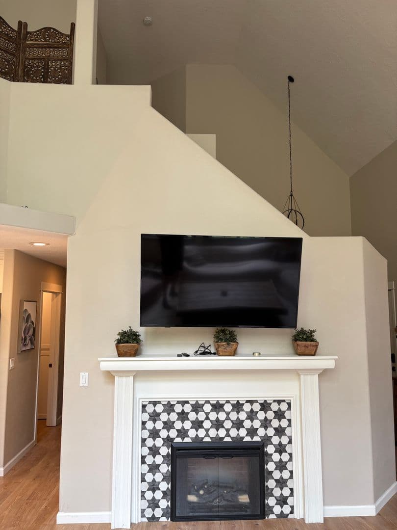 Rhododendron House: 64633 E. Sandy River Ln.