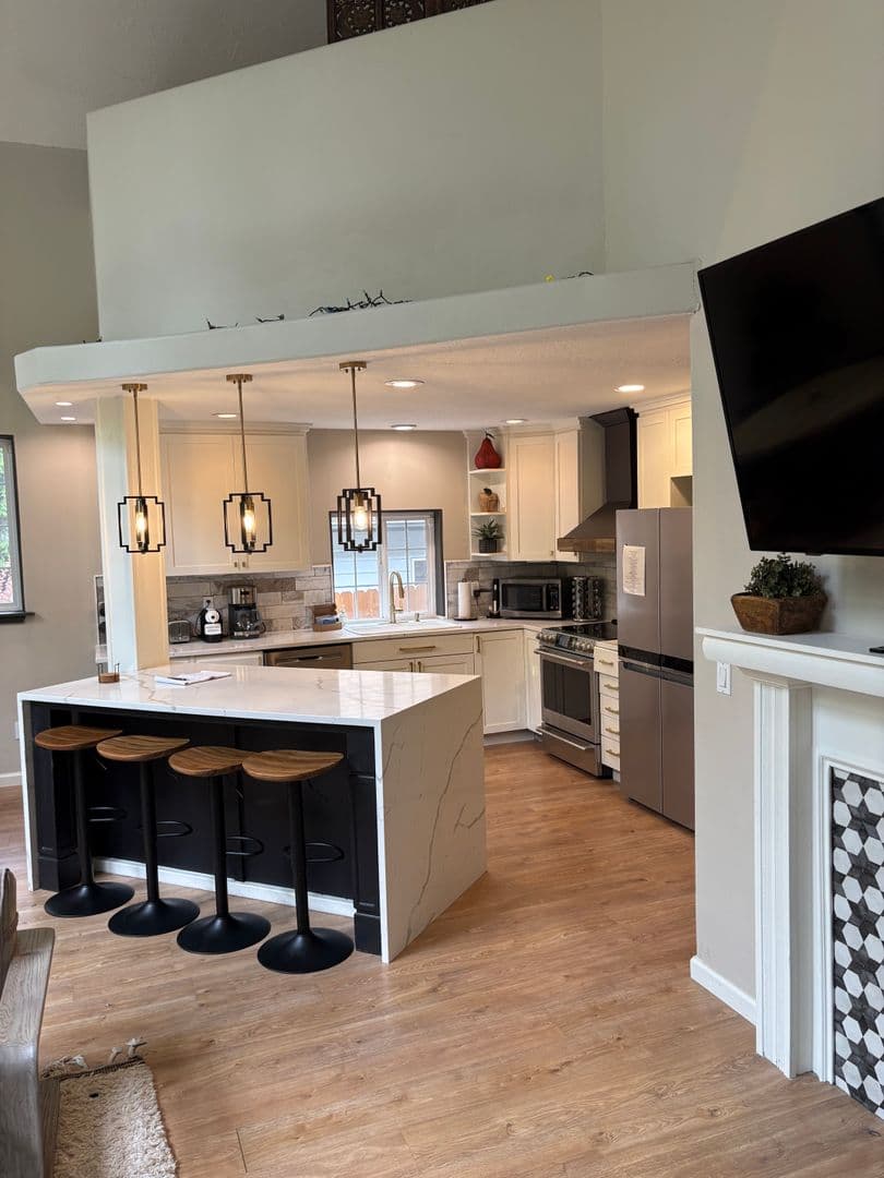 Rhododendron House: 64633 E. Sandy River Ln.