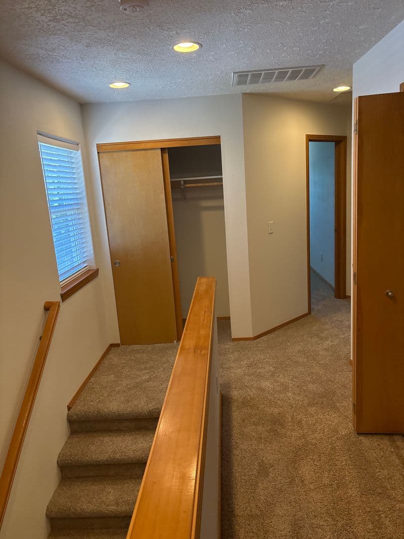 Gresham House: 204 SE Kane