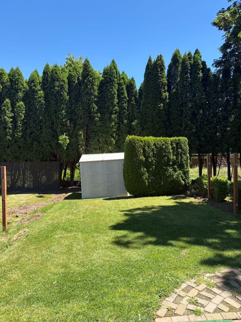 Gresham House: 204 SE Kane
