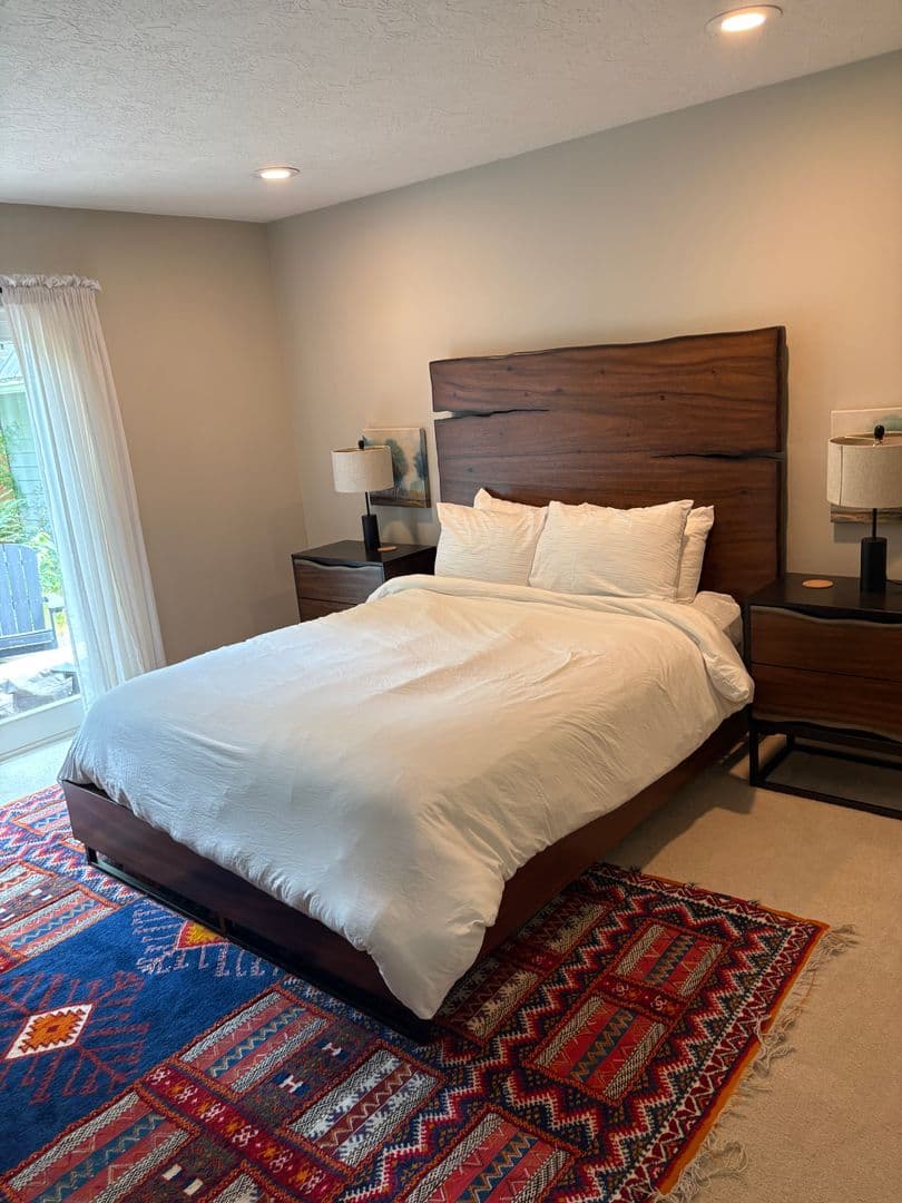 Rhododendron House: 64633 E. Sandy River Ln.