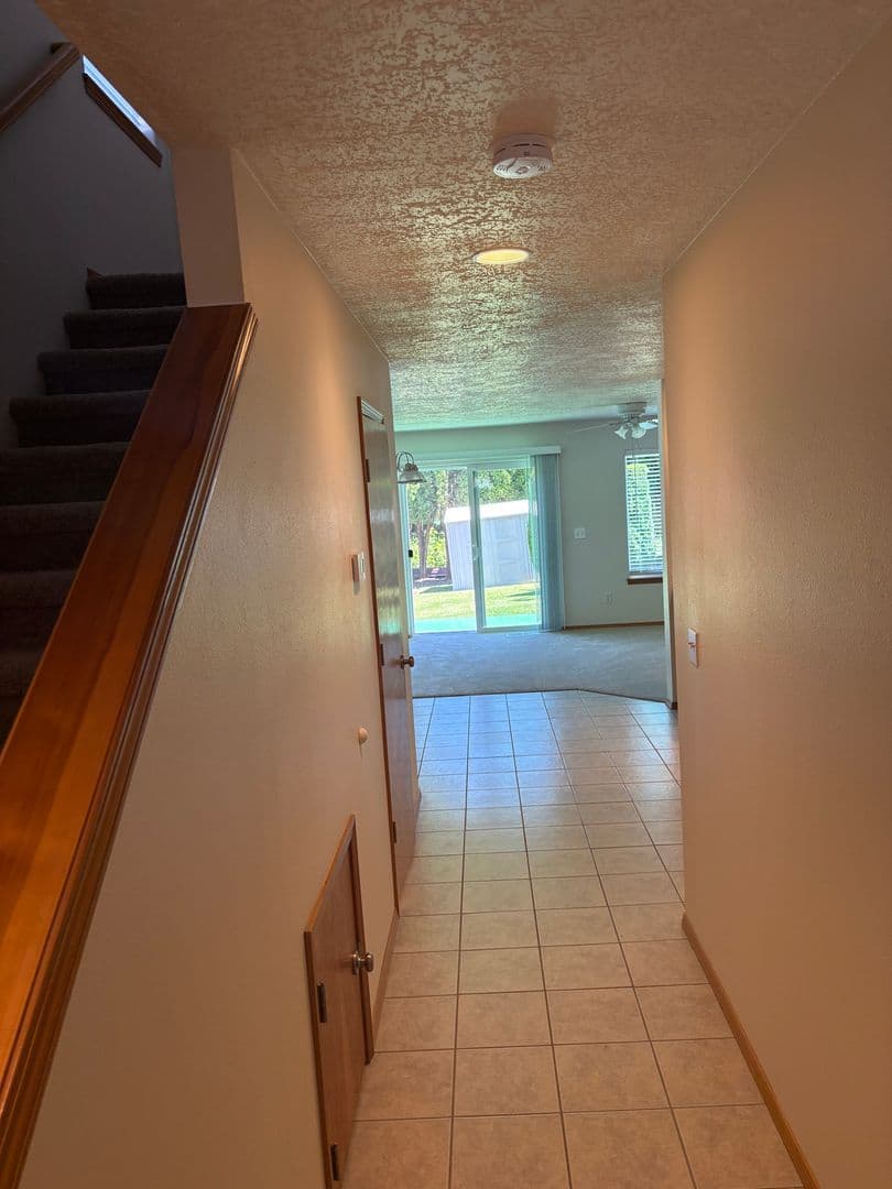 Gresham House: 204 SE Kane