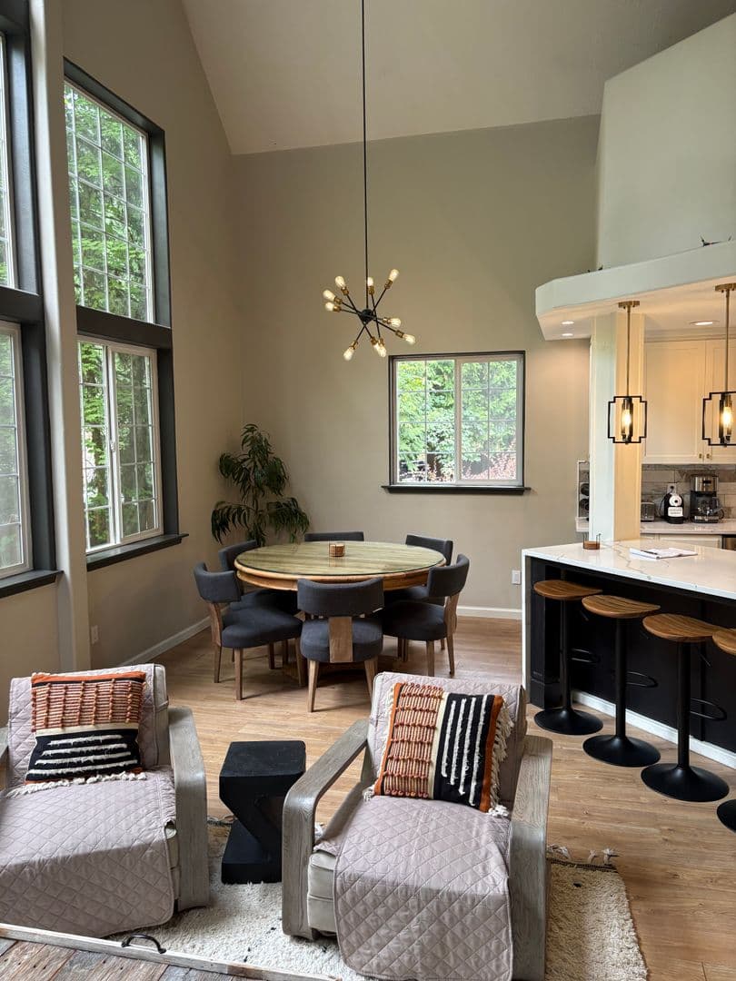 Rhododendron House: 64633 E. Sandy River Ln.