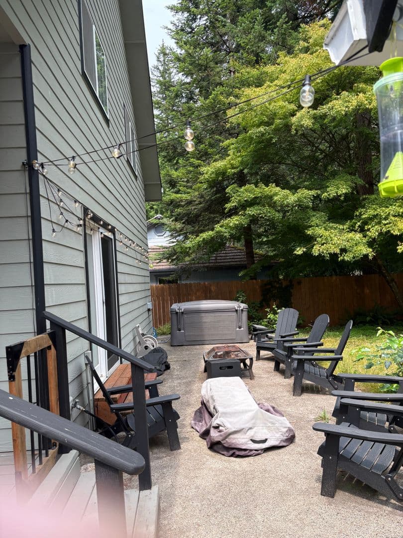 Rhododendron House: 64633 E. Sandy River Ln.