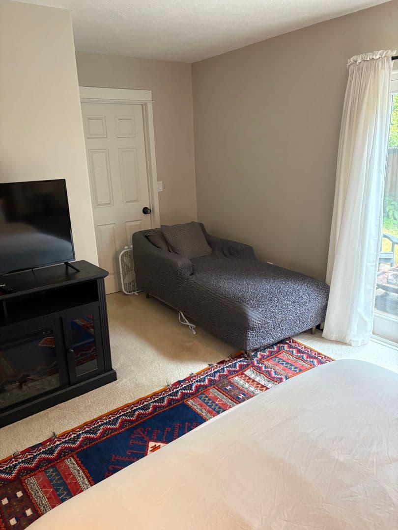 Rhododendron House: 64633 E. Sandy River Ln.