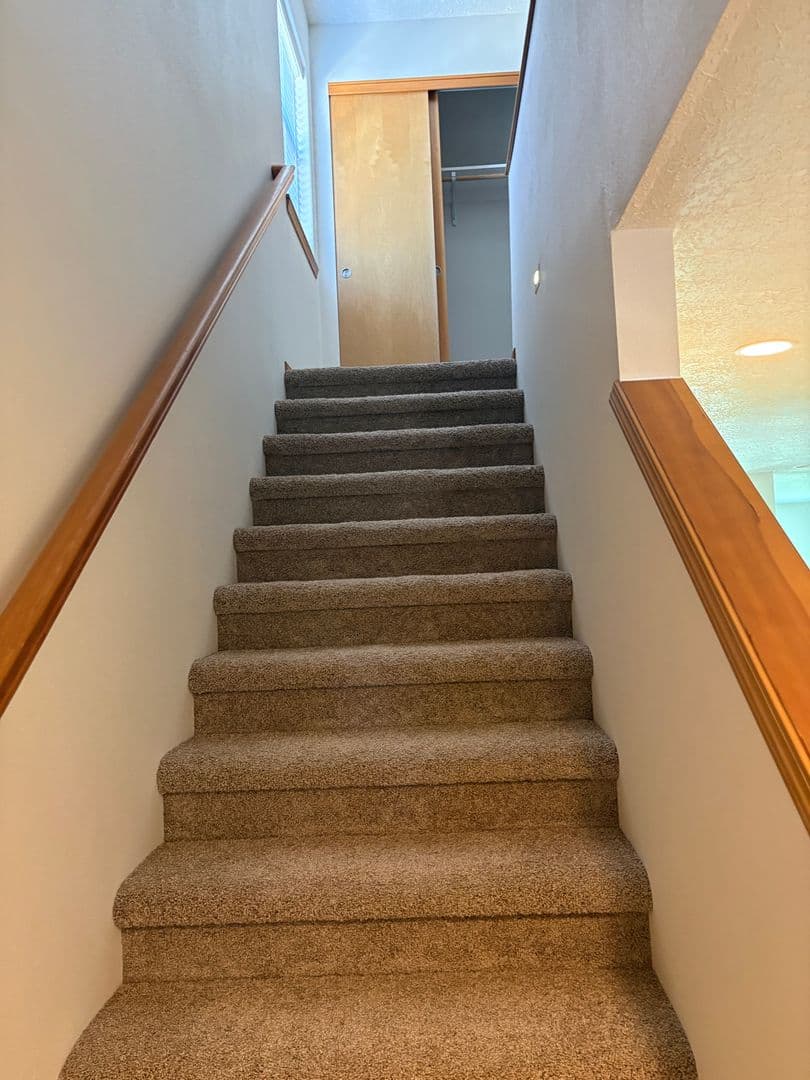 Gresham House: 204 SE Kane