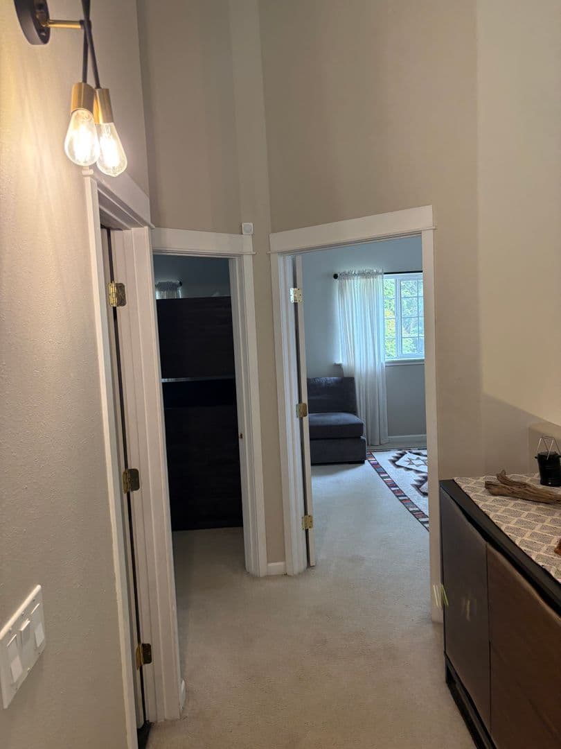 Rhododendron House: 64633 E. Sandy River Ln.