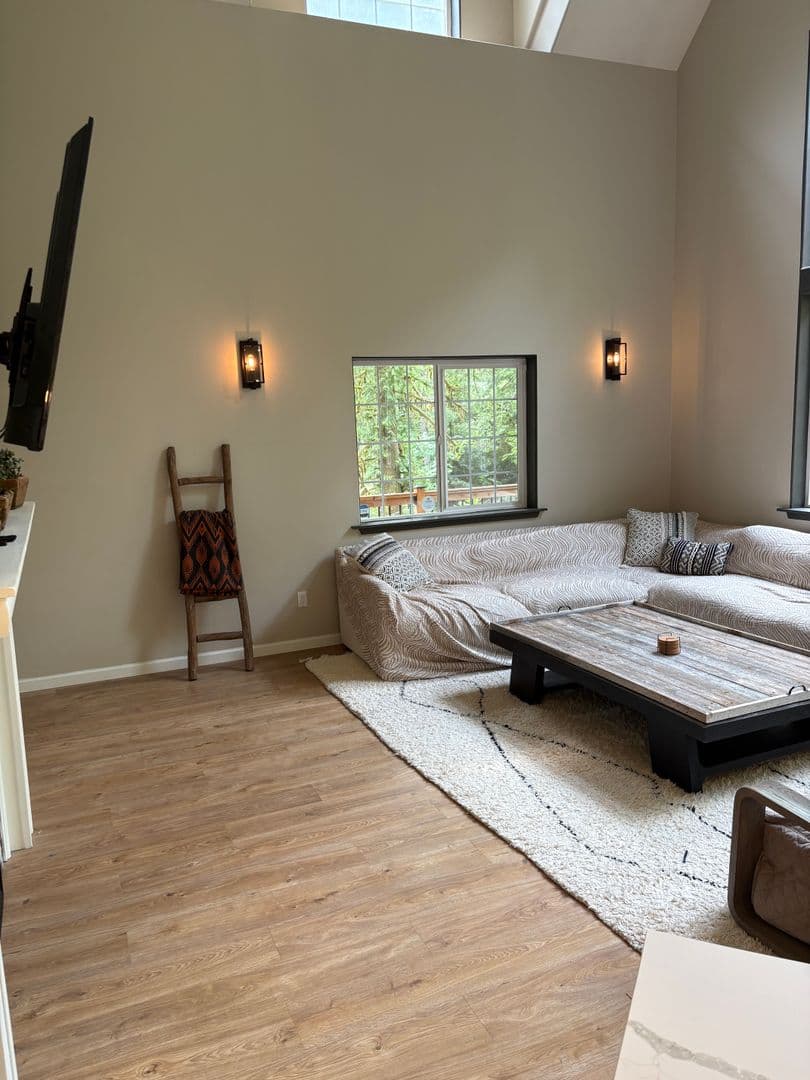 Rhododendron House: 64633 E. Sandy River Ln.