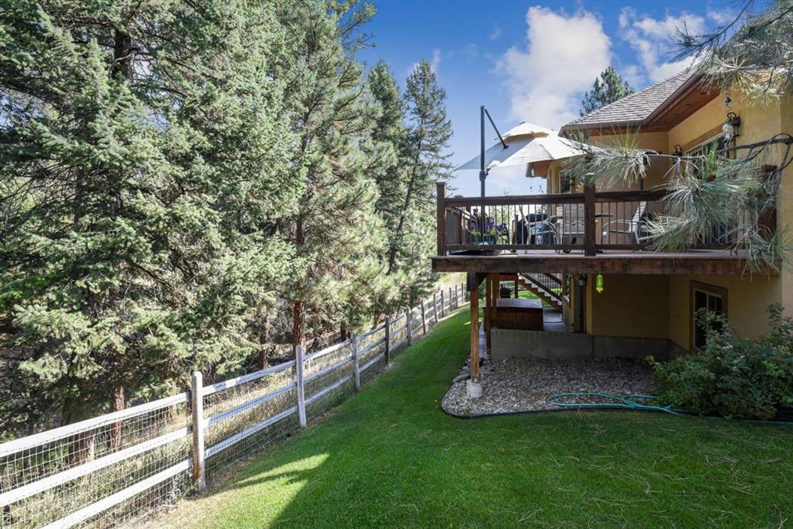 Lolo House: 10663 Coulter Pine St