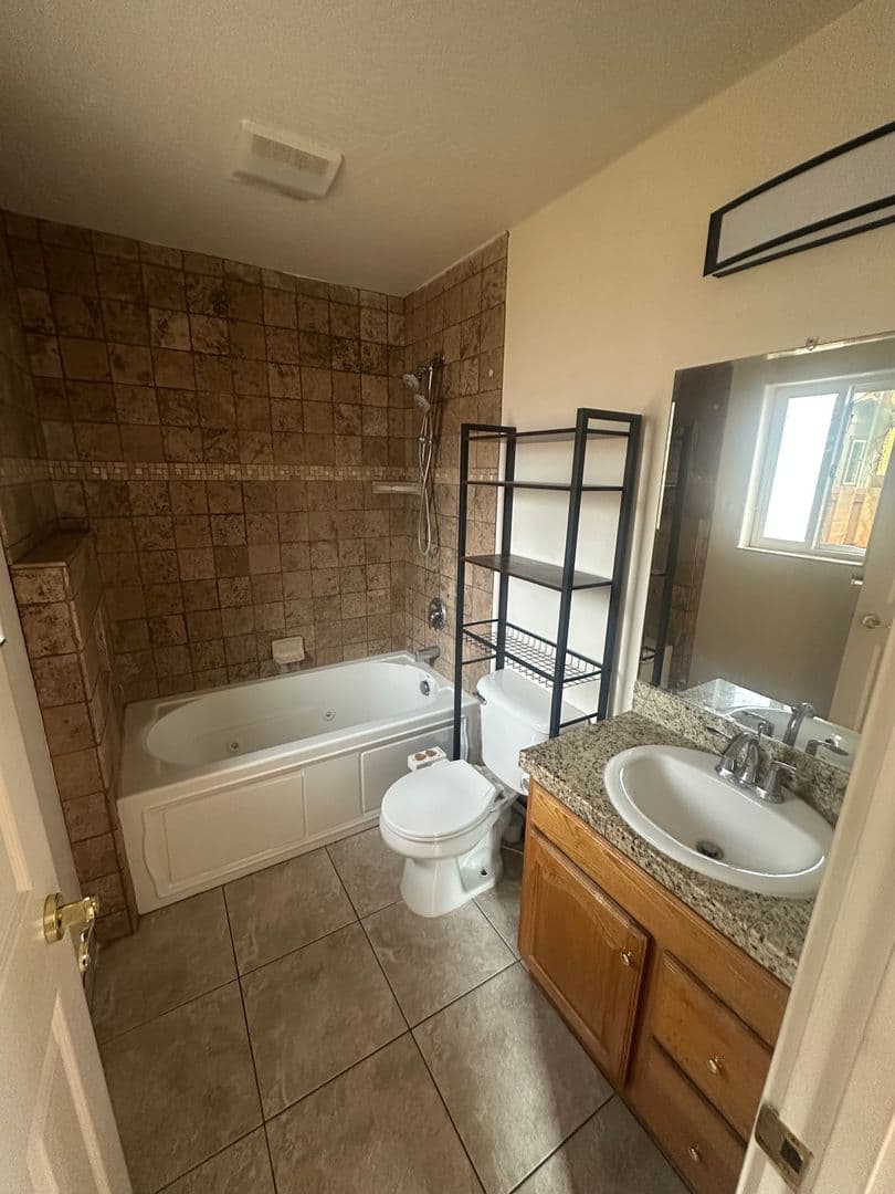 Missoula Apartment: 213 Clyde St
