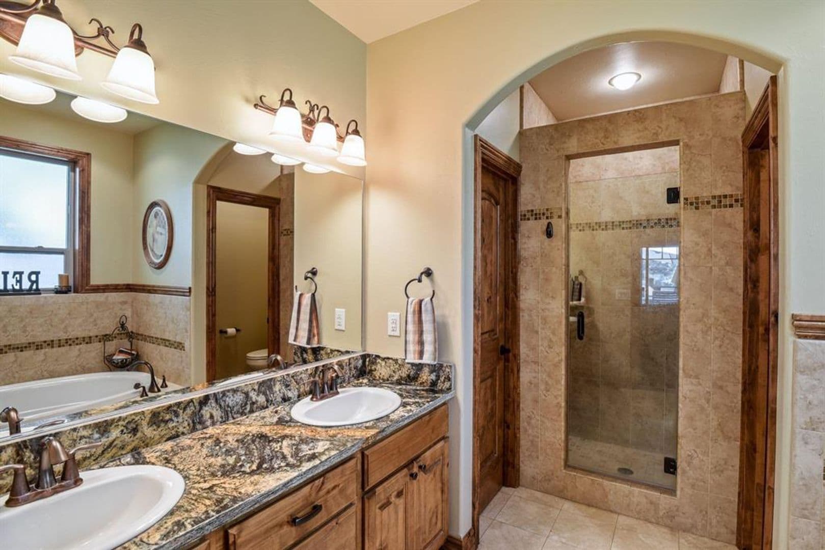 Lolo House: 10663 Coulter Pine St