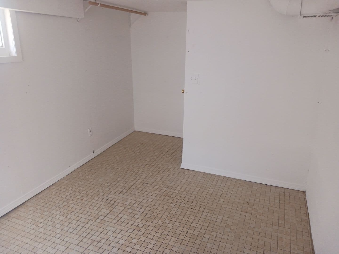 Ames House: 312 E 6th St
