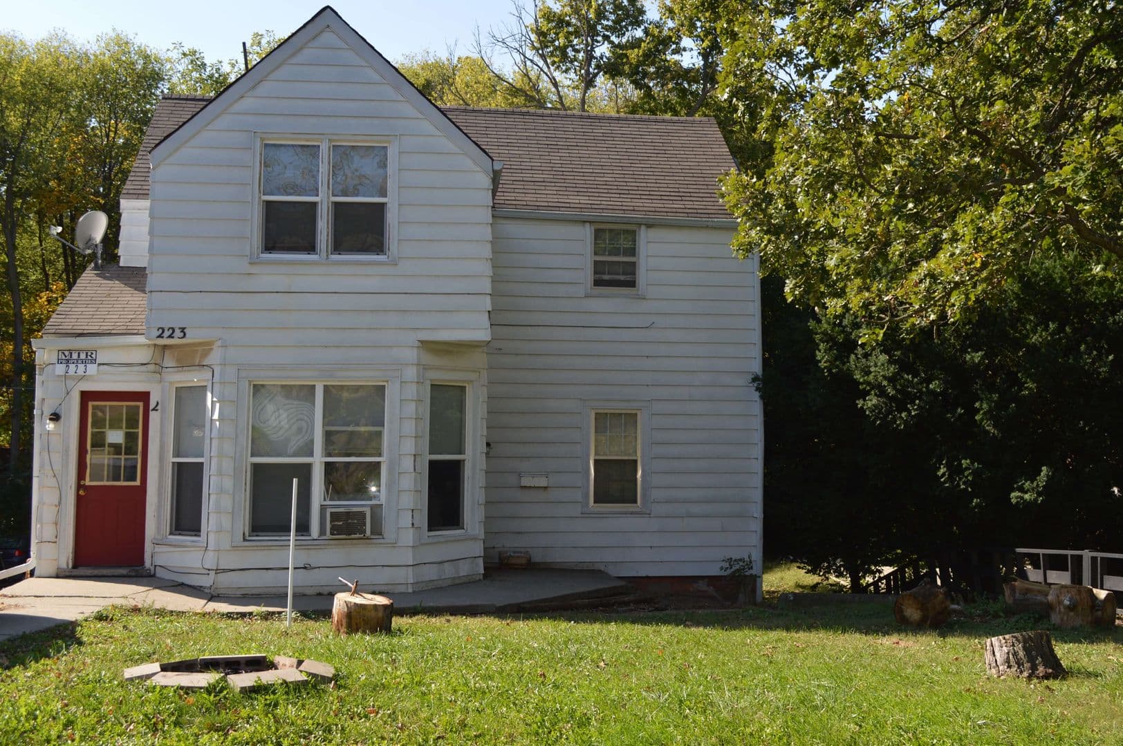 Ames House: 223 Campus Ave