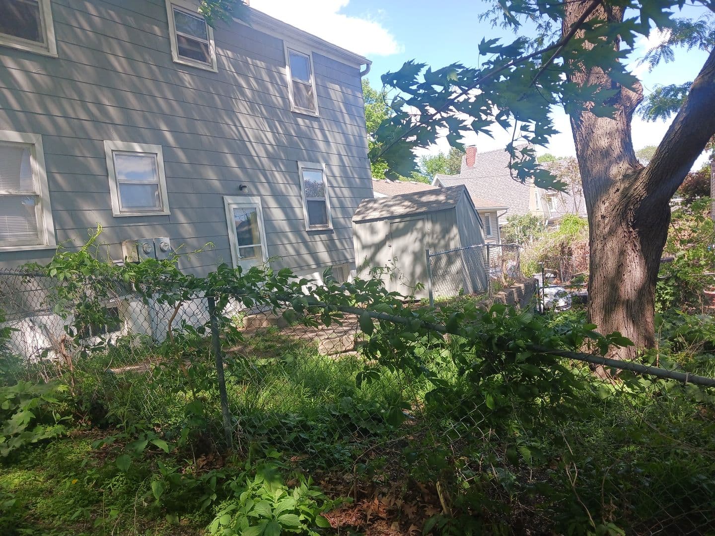 Ames House: 312 E 6th St