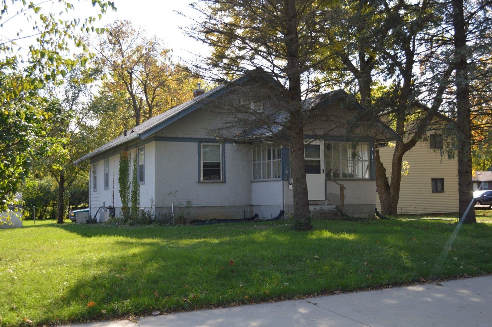 Ames House: 3832 Ontario St