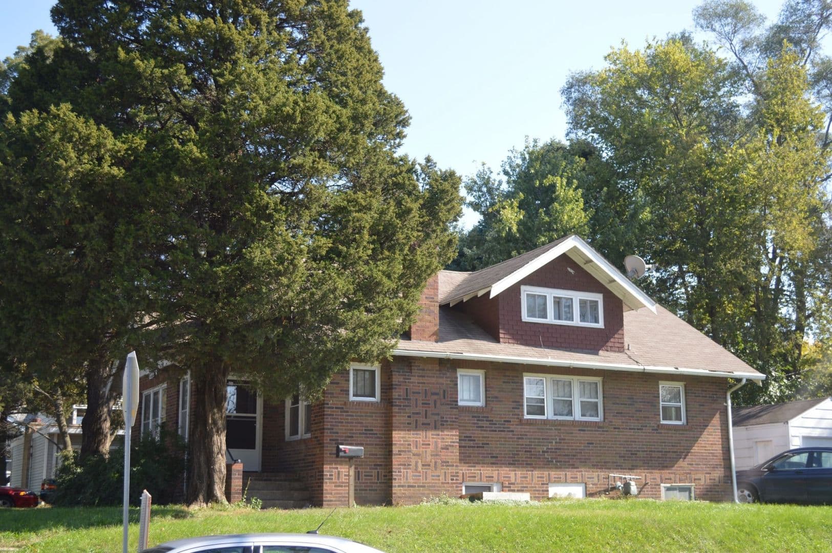 Ames House: 3230 Lincoln Way