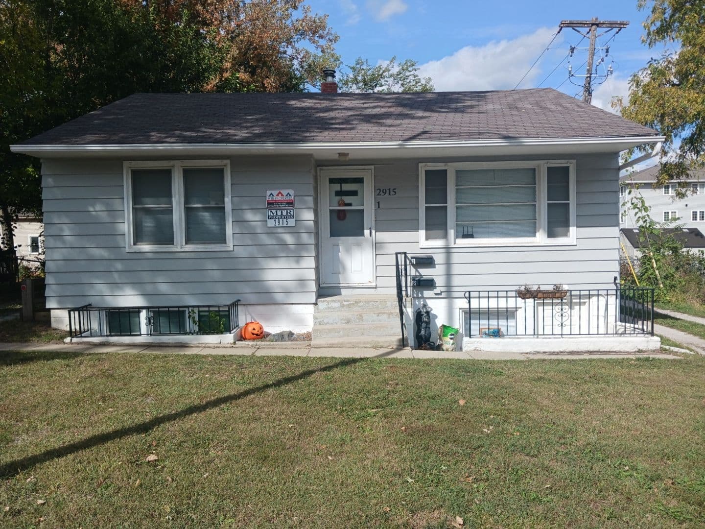 Ames House: 2915 Lincoln Way #1