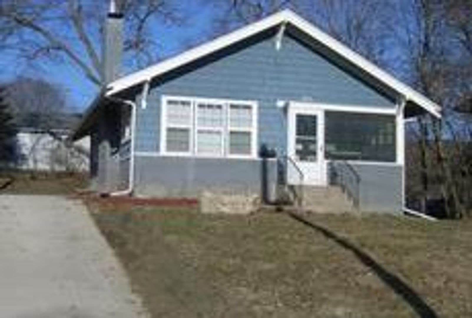 Ames House: 255 Campus Ave