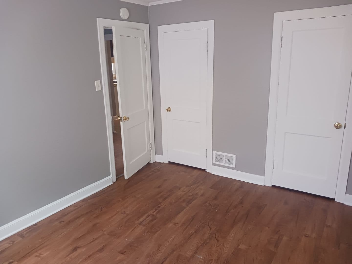 Ames House: 312 E 6th St