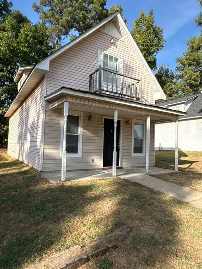 Tupelo House: 114 Money St