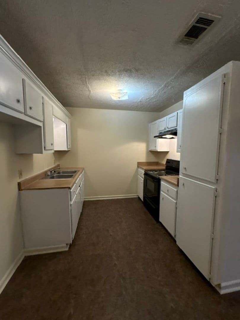 Guntown Apartment: 652 Mitchell Ave