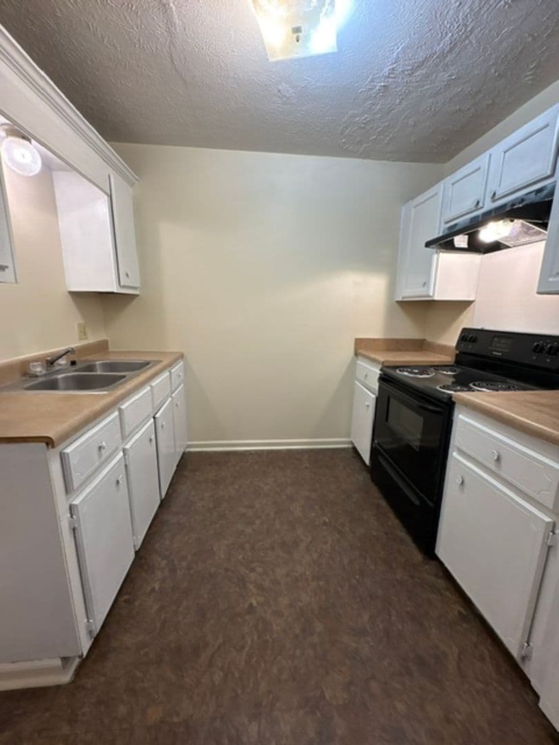 Guntown Apartment: 652 Mitchell Ave