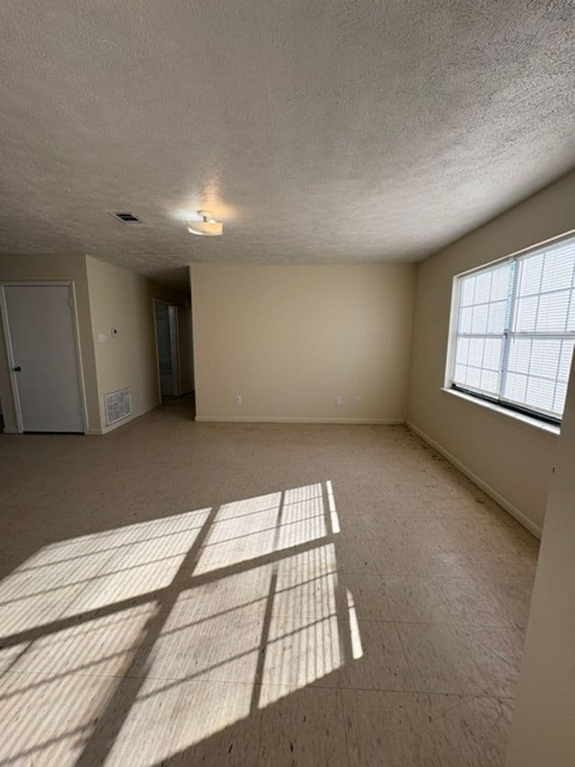 Guntown Apartment: 620 Mitchell Ave - Unit 2