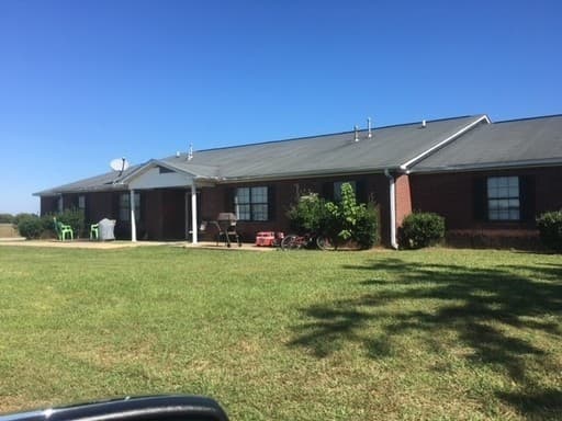 Guntown Apartment: 648 Mitchell Ave