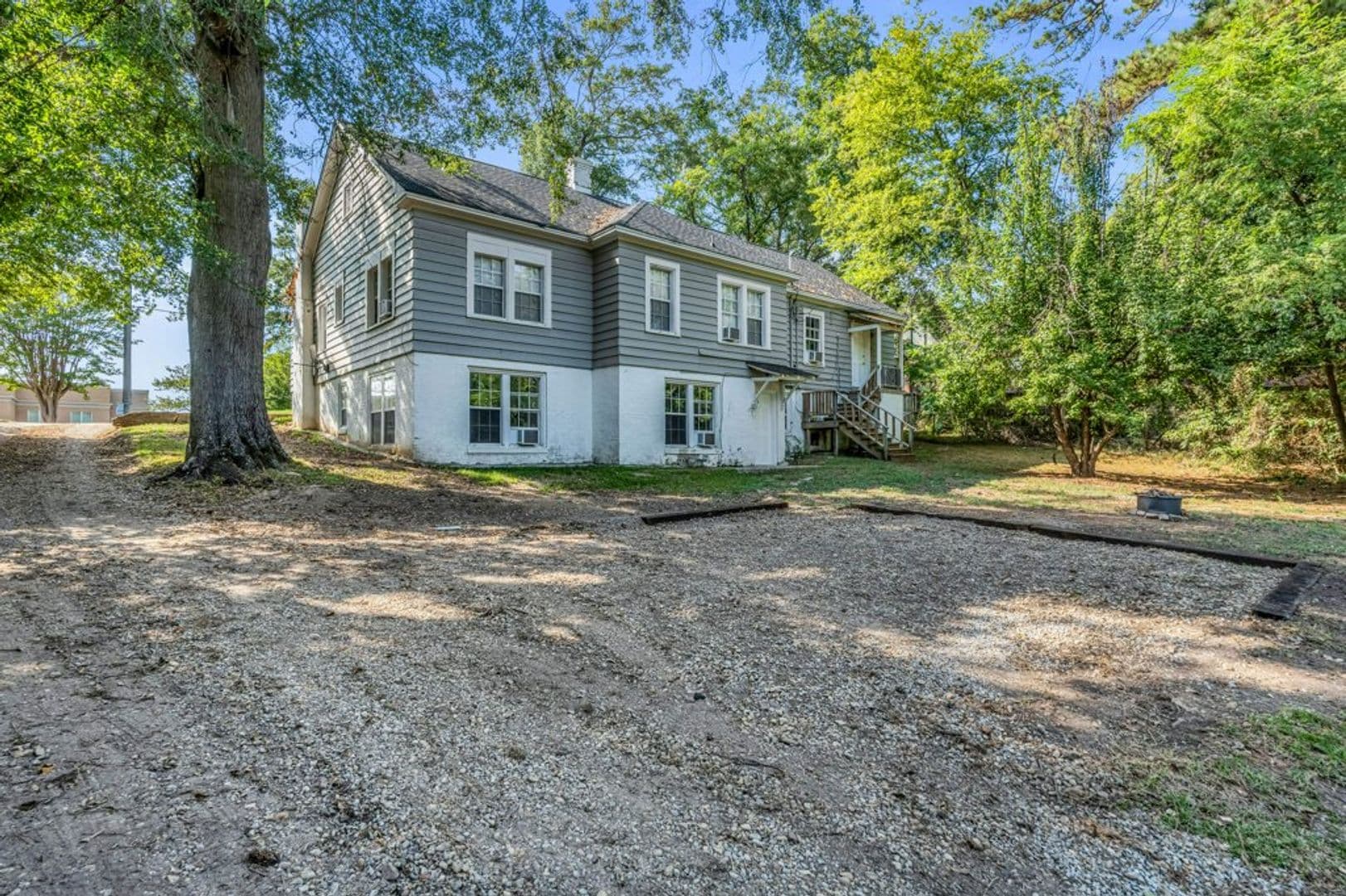 Tupelo Apartment: 338 N Church St