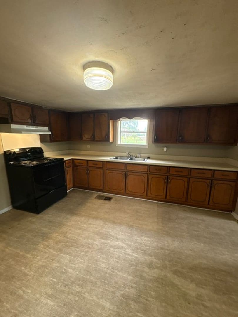 Tupelo Apartment: 3289 South Green St