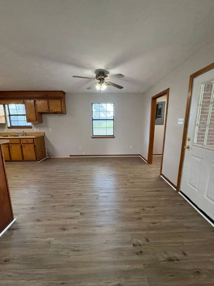 Belmont House: 40 Yarber St