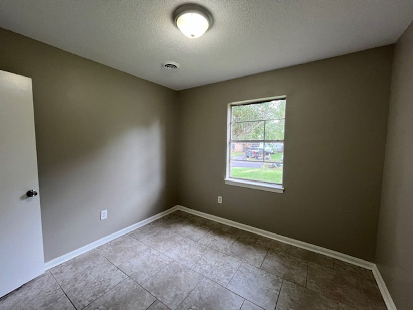 Horn Lake House: 6655 Embassy Cr