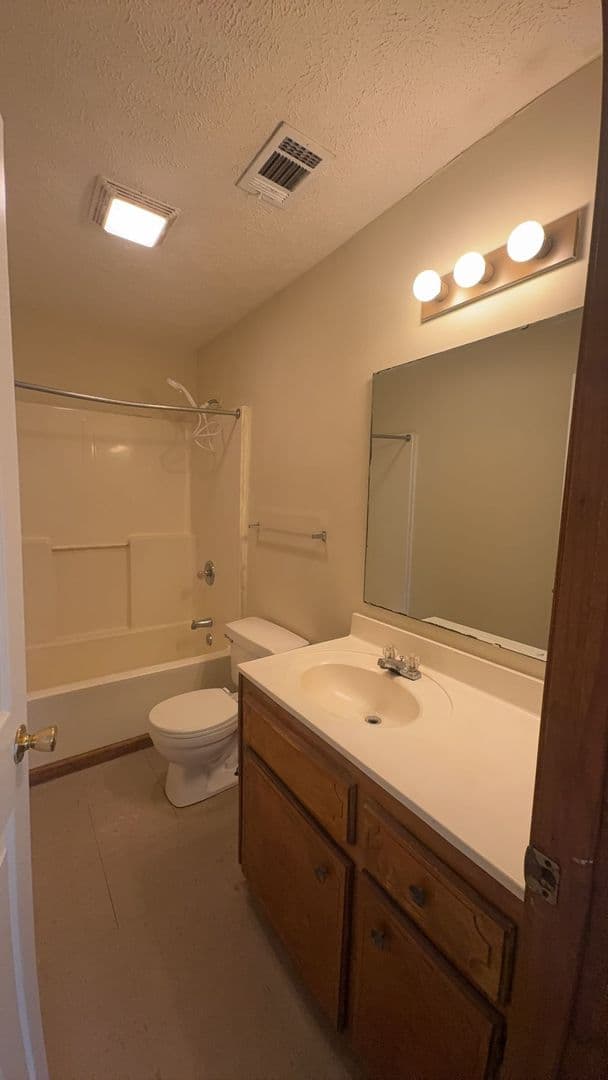 Guntown Apartment: 648 Mitchell Ave