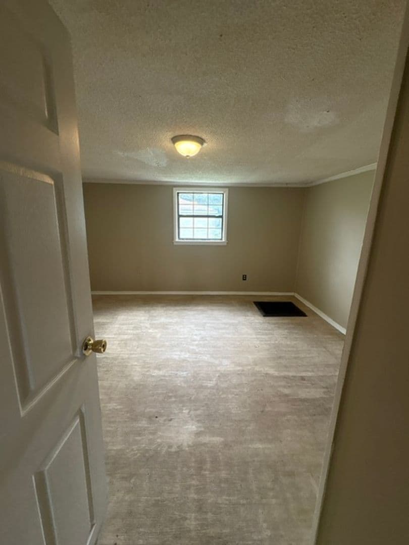 Tupelo Apartment: 3289 South Green St
