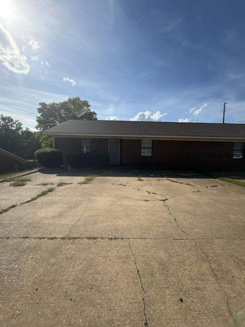 Belden Apartment: 133 Chesterville Rd